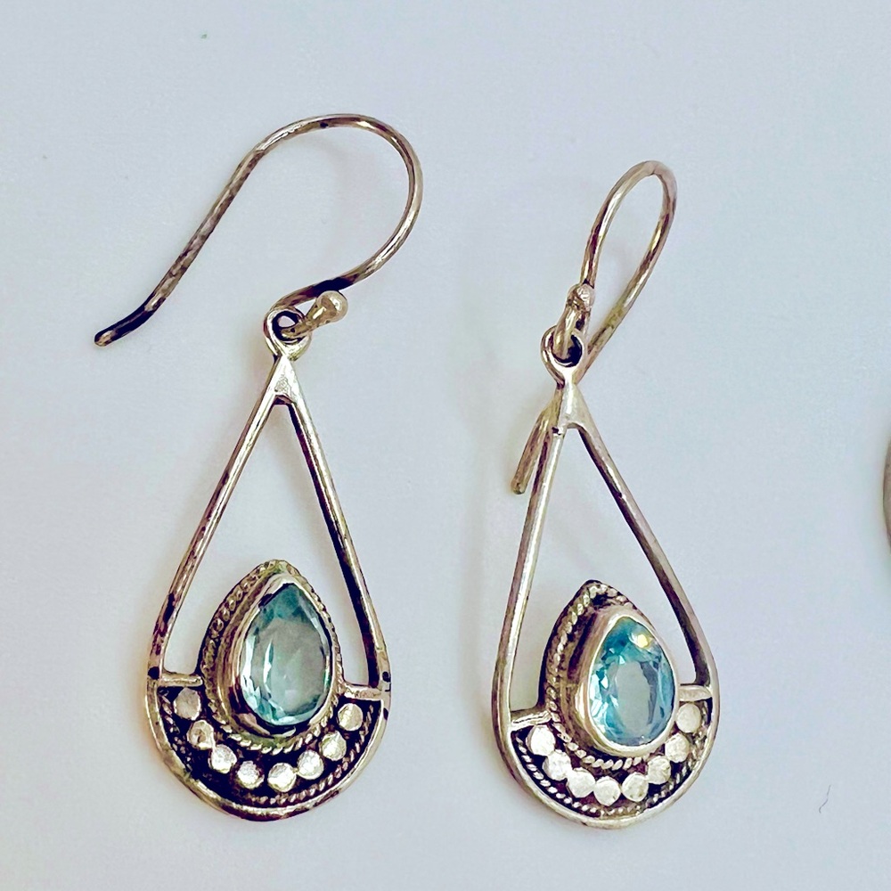 ATI ID SIGNED 925 STERLING SILVER TEARDROP DANGLE EARRINGS Light BLUE GEMSTONES